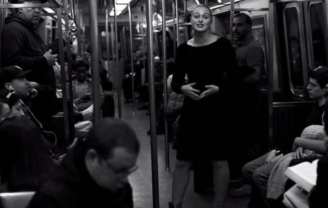 iskra lawrence, modell, plus size, retusálás, testkép, megszégyenítés, metró, videó