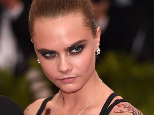 Ez lehet a fesztiválszezon slágere: óriás testfestés