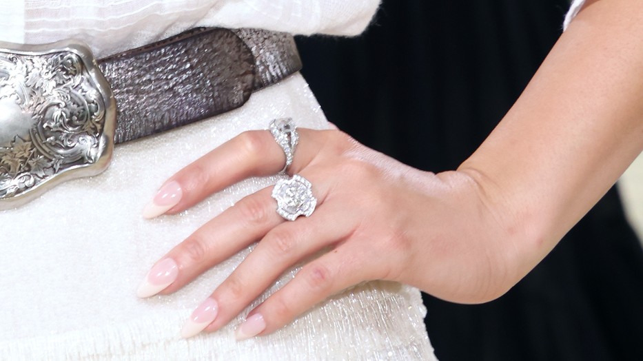 Amerikai manikűr: az egyik legmenőbb körömtrend, amit még idén ősszel próbálj ki