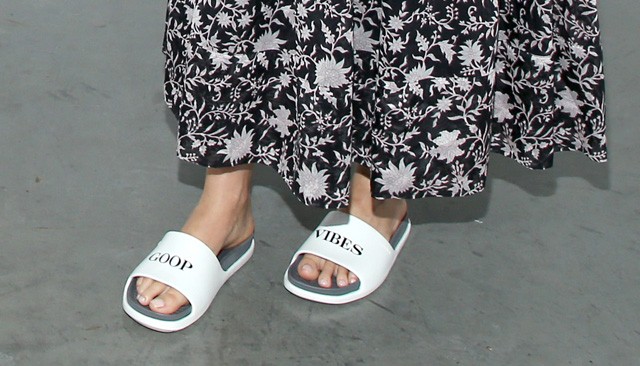 Gwyneth Paltrow uszodai papucsban