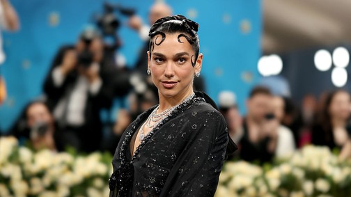 Dua Lipa a világ legapróbb bikinijében lázadt fel a tél ellen