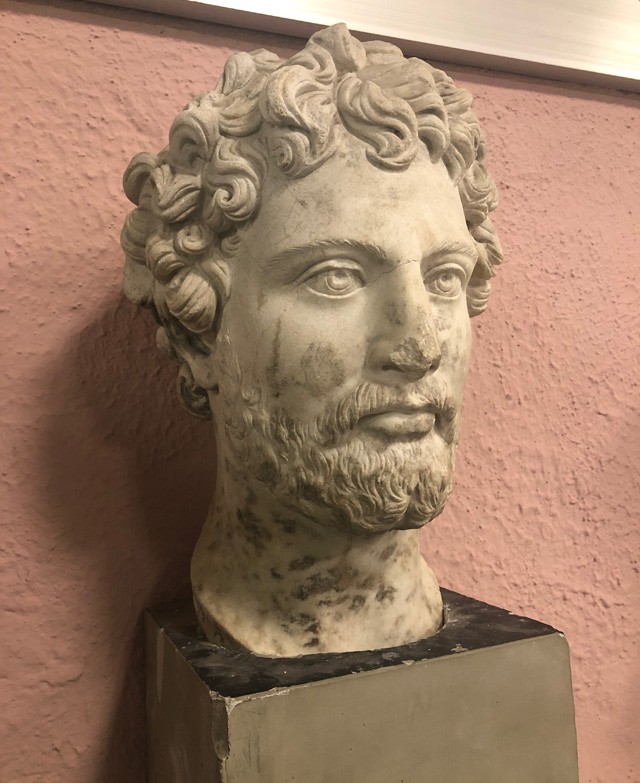 Hadriáusz szobra, Régészeti Múzeum, Tirana