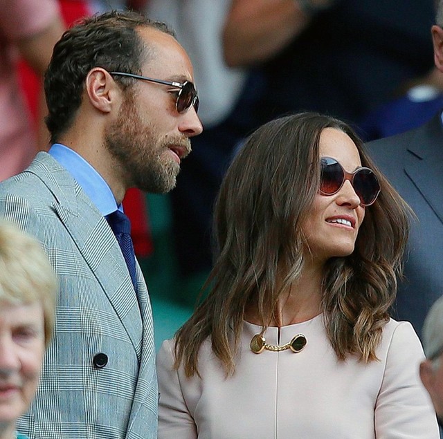 A lélegzetelállító Pippa Middleton és jóképű testvére megérkeztek Wimbledonba