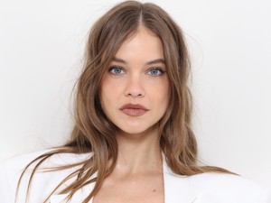 Palvin Barbara pucérruhája mindenkit zavarba hoz majd: sosem volt még ennyire bátor a modell ruhája