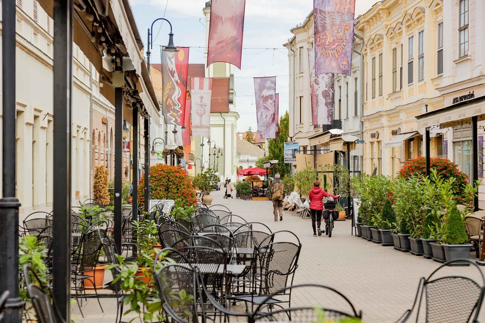 Baja kedvenc sétálóutcája, az Eötvös utca
