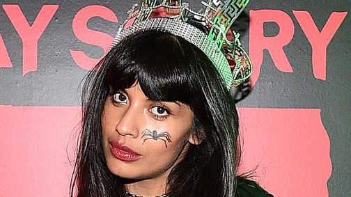 Jameela Jamil kedvenc előadójának öltözött az előhalloweeni bulin