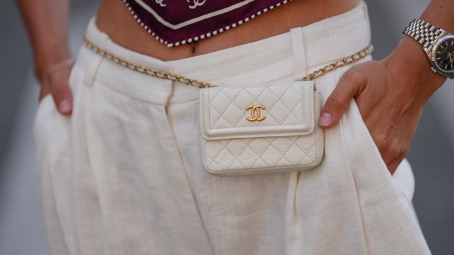 Megfelelő anyagok, színek és alapdarabok: a drága ruha érzetét pont ezek a részletek adják