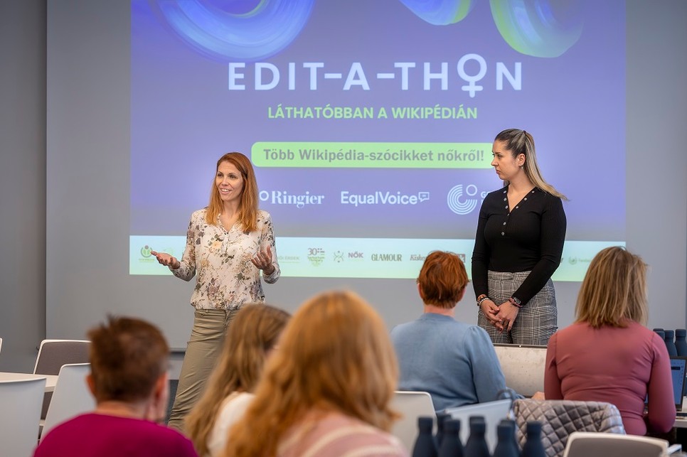 Varga Eszter, a Ringier Hungary Kft. kommunikációs vezetője, és Végh Veronika, az EqualVoice magyarországi menedzsere megnyitják a Wikipédia-szerkesztő maratont, az Edit-a-thont, a Goethe Intézetben.