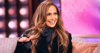 Jennifer Lopez megmutatta, hogyan lesz stílusos a világ legnagyobb dekoltázsa