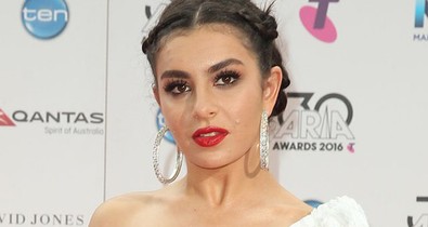 A ruha, amit nem volt érdemes felvenni - a popsztár bugyit mutatott