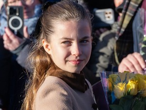 A kamerák előtt tett példátlan dolgot Sarolta hercegnő, már most Erzsébet királynőt látják benne