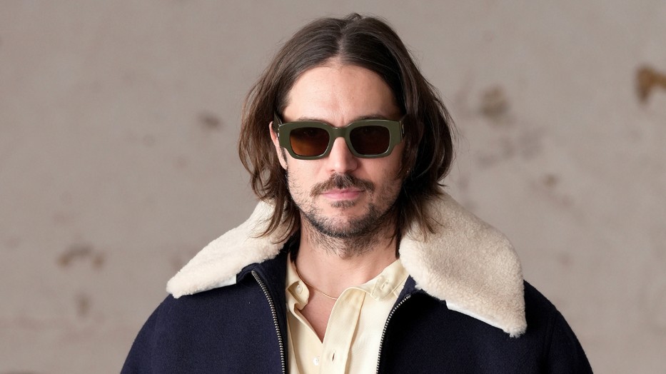 Lucas Bravo Shailene Woodley-val randizik