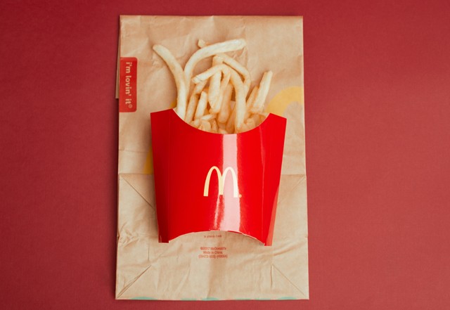 Saját ruhakollekcióval jön a Meki, és elég jó