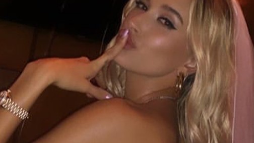 Hailey Bieber lánybúcsúja nagyon vadra sikeredett