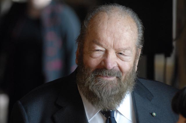 Bud Spencer – az egyik legnagyobb népszerűségnek örvendő akció figura híres és sikeres úszó , vízilabdázó volt mielőtt színészi karrierbe kezdett. Terrence Hillel közös filmjeit fiatalok milliói imádták, a 86 éves színész június 27-én hunyt el.