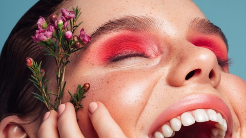 Így sminkelj, ha rosaceás az arcbőröd