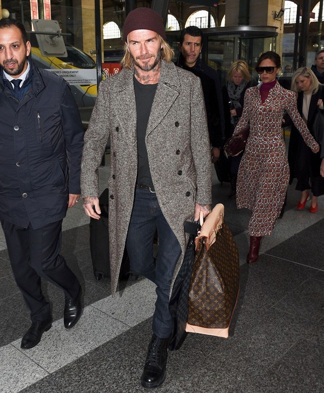 David Beckham hatalmas Louis Vuitton táskával