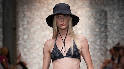 A Z generáció kedvenc ruhatárát vonultatta fel az UNREAL a divathéten