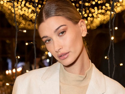 Tessék? Hailey Bieber neonsárgára festette a haját