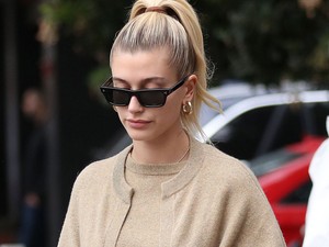 Hailey Bieber Baby Yoda szettje a nap fénypontja