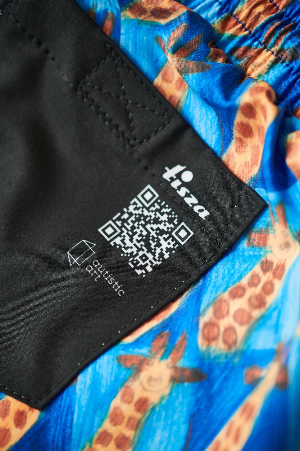 Tisza cipő X Autustic Art Alapítvány kollaboráció: egyedi fürdőnadrágok