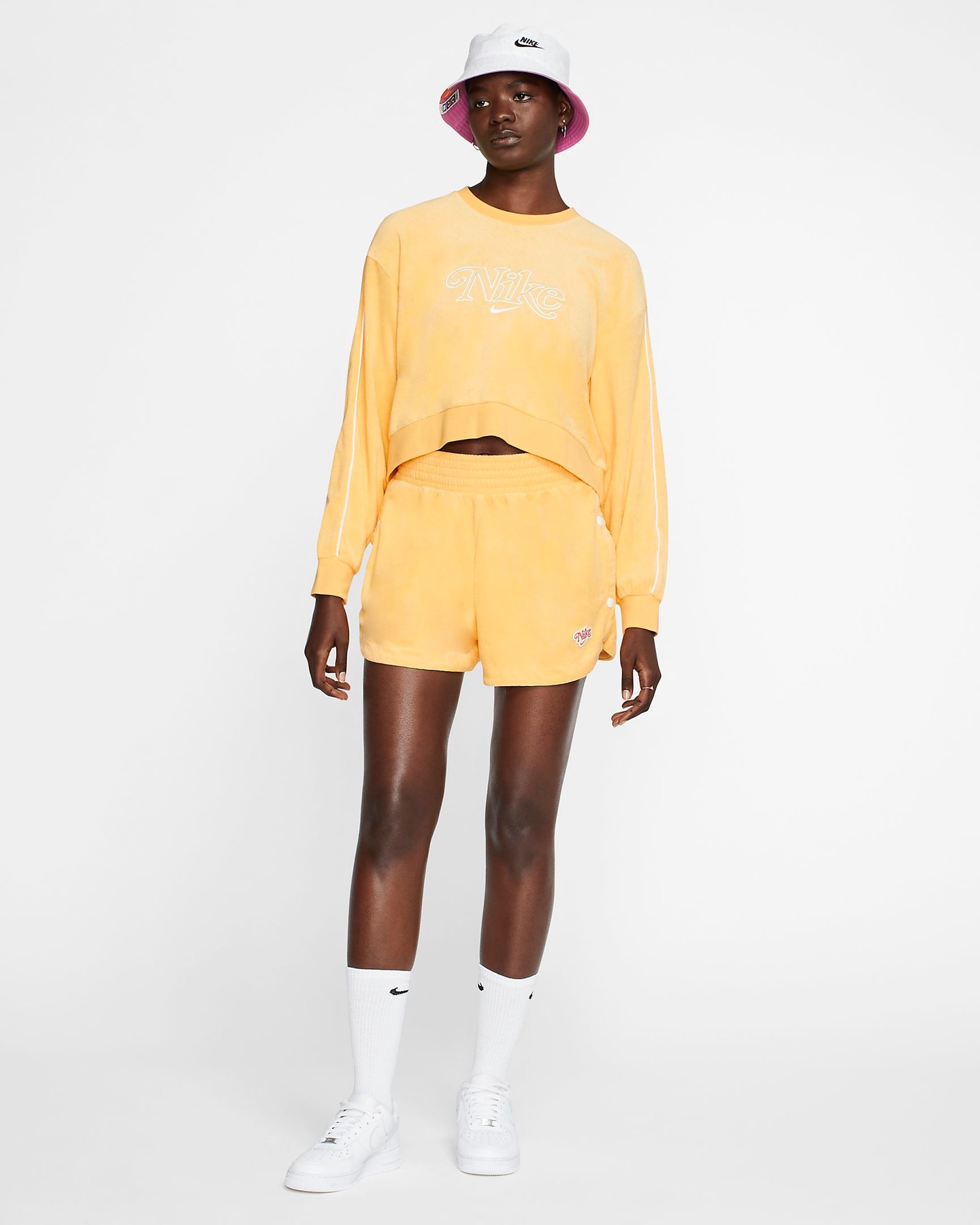 Sort NIKE kb. 14 000 Ft