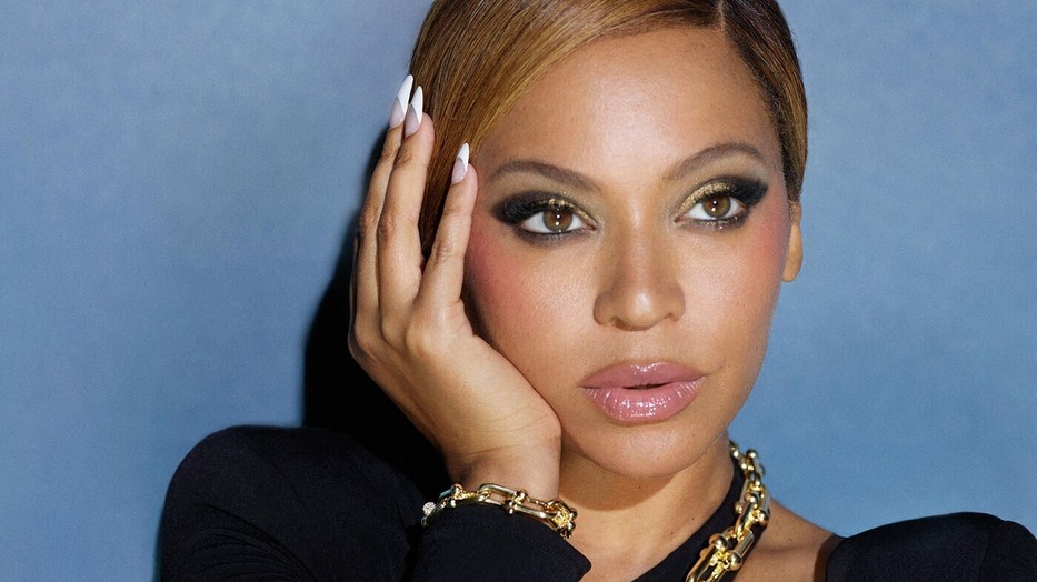 Beyoncé elképesztően merész pucérruhát vállalt be