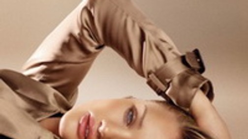 Újra vetkőzött a Transformers szexi sztárja