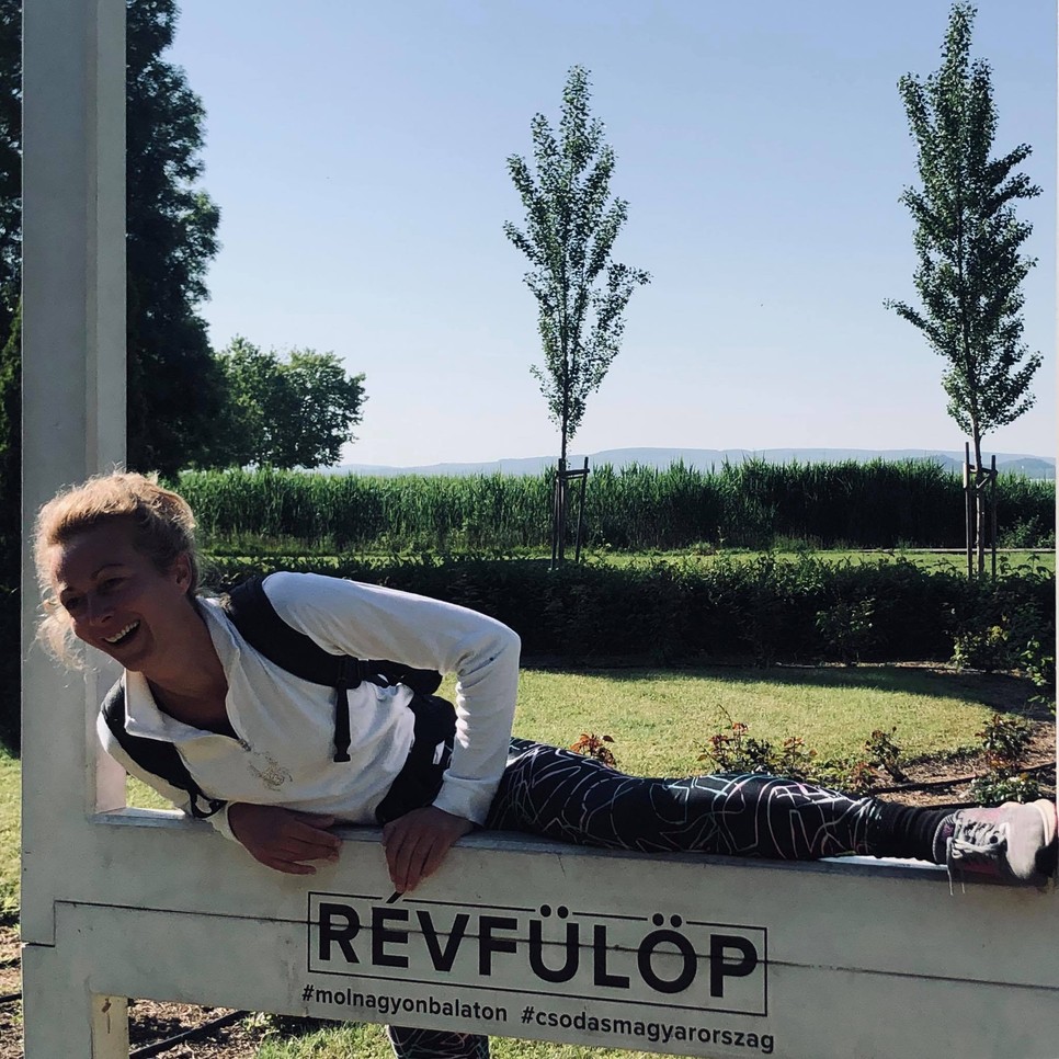  nő átesik a révfülöp táblán 2