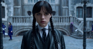 Sok mindenre számítottunk, de erre nem: ennyi idősek valójában a Wednesday szereplői