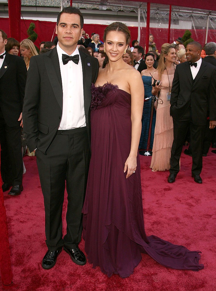 Cash Warren és Jessica Alba alig pár hete jelentette be válását 17 év után: három közös gyermekük van. A 2008-as Oscar-gála idején a színésznő épp várandós volt lányukkal Honorral. 