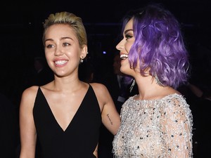 Itt a bizonyíték - Katy Perry és Miley Cyrus tényleg ikertestvérek