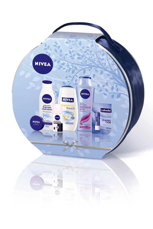 Kényeztető csomag NIVEA 4499 Ft Tartalma: Supreme Touch krémtusfürdő, Express Hidratálás testápoló, Nivea Creme,Labello, Diamond Gloss gyémántfény sampon 