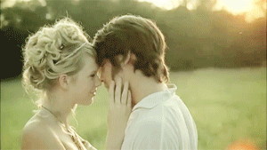 Meglágyul a szíved ezektől az első csókos sztoriktól