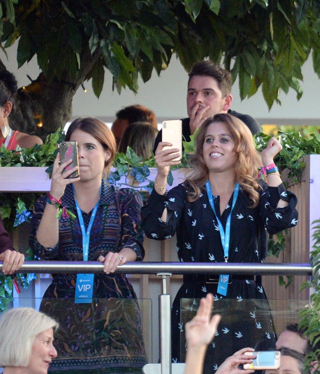 Celine Dion akkora show-t csapott, hogy azt még a hercegnők sem hagyhatták ki