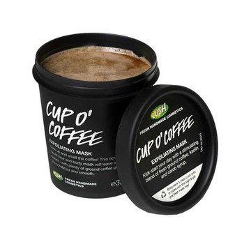 *Kávé, kávé, kávé!*Ha te sem bírod kinyitni a szemeidet egy gőzölgő fekete nélkül, duplázd meg! Dobd fel a Lush arcmaszkját, a gazdag, aromás kávéfőzet serkenti a vérkeringést, így a bőrt és az érzékszerveket is felébreszti!Cup O'Coffee arcpakolás LUSH 3290 Ft/ 150 g 