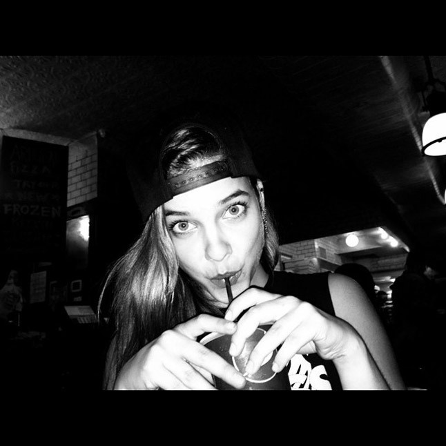 Palvin Barbi magát adja, és ezt imádják a felhasználók