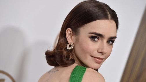 Lily Collins menyasszonyi ruháját még a hercegnők is megirigyelnék: mesebeli csoda