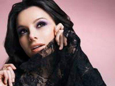 Csipkeborítású arc