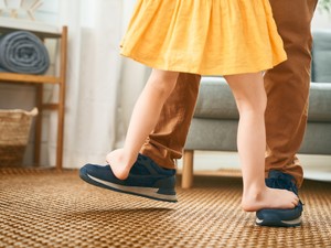 „Nem érzem magam férfiatlannak, amiért én maradok otthon a gyerekkel, miközben a feleségem dolgozik”