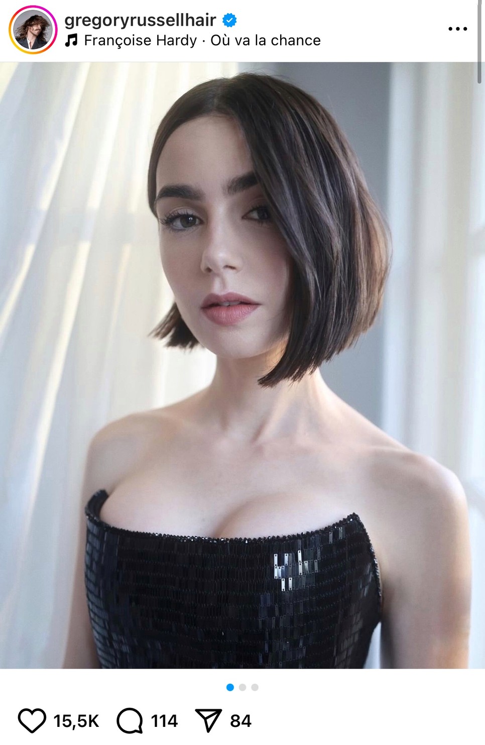 Lily Collins az Emily in Paris sztárja diktálva az őszi trendeket már az új évad premierjére szexi bob frizurával érkezett