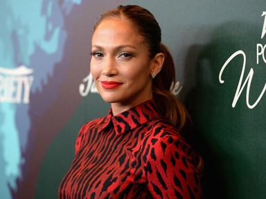 Jennifer Lopez őrült szexi mellvillantós fotót posztolt az edzőteremből