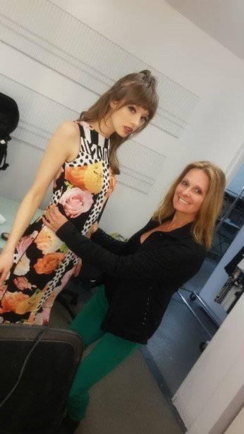 “Szeretem azokat a nőket öltöztetni, akik büszkék magukra” - Interjú Eva Varro, amerikai magyar divattervezővel