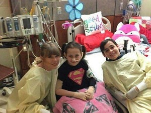 Taylor Swift olyan megható dolgot tett kórházban fekvő rajongójáért, hogy zokogni fogsz!