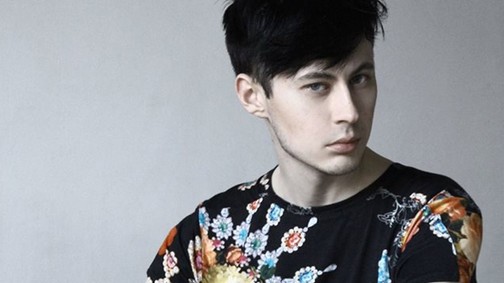 Képzőművészből hajszobrász