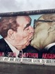 Az East Side Gallery graffitijei közül ez az egyik leghíresebb