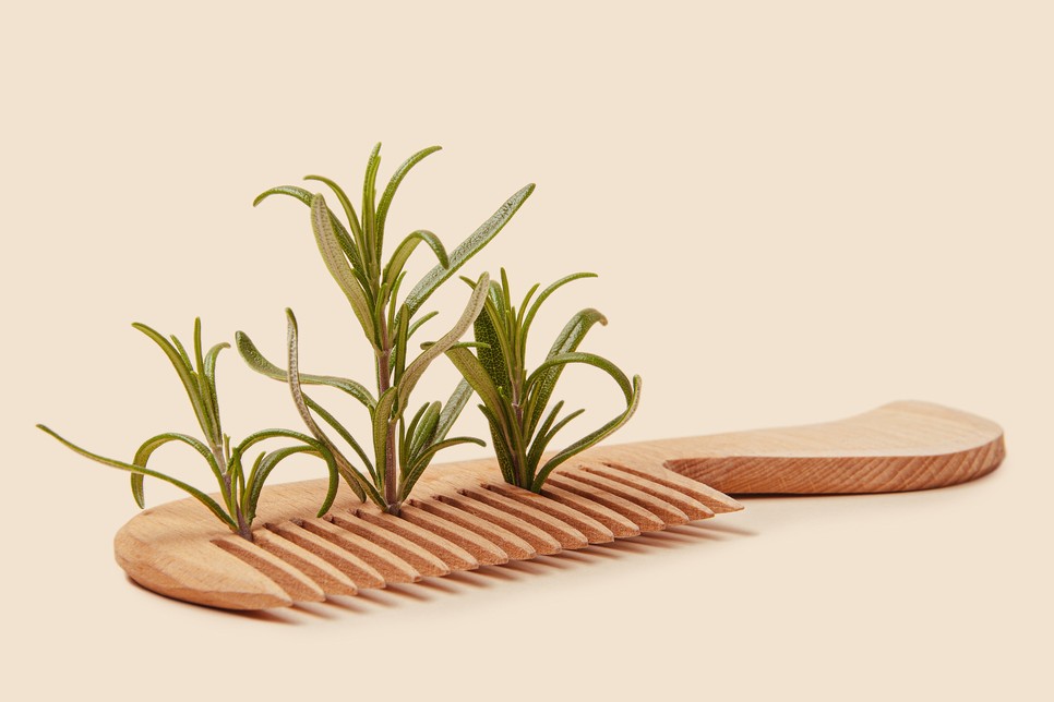 Így támogatja a rozmaringolaj a haj egészségét