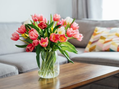 Hetekig életben maradnak a vágott virágok, ha ezt a konyhai alapanyagot adod a vizükhöz