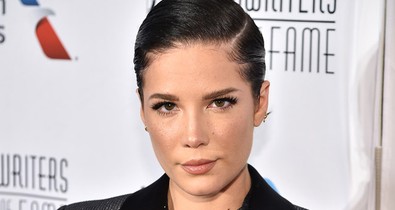 Most Halsey hónaljszőre akasztotta ki a követőket