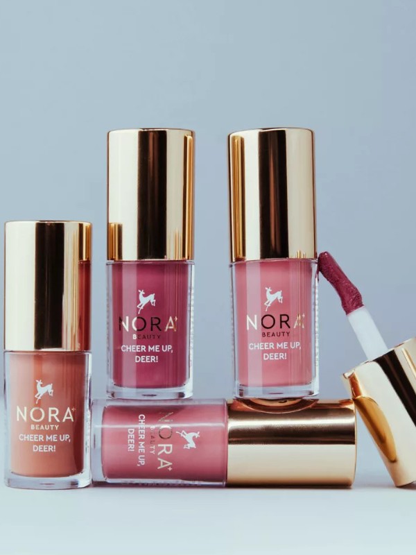 A 3 funkciós  Lip & Cheek mindannyiunk napi rutinjának hasznos része lehet Lip & Cheek arcpír és ajakszínező NORA Beauty 4199 Ft